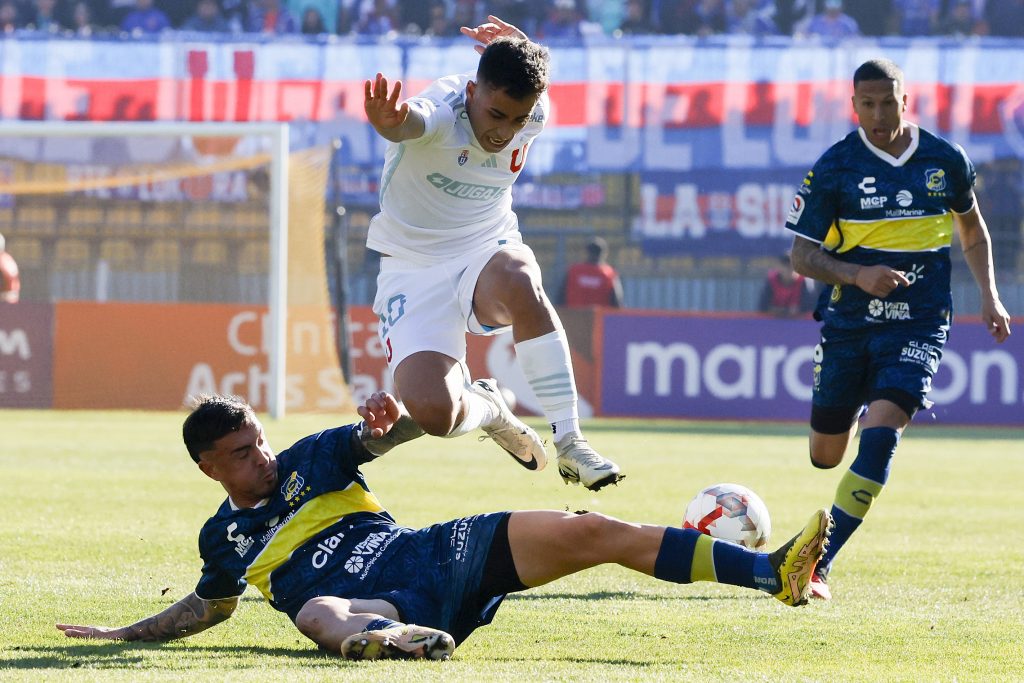 Lucas Assadi ha sido titular en U de Chile en los últimos partidos. Foto: Andres Pina/Photosport
