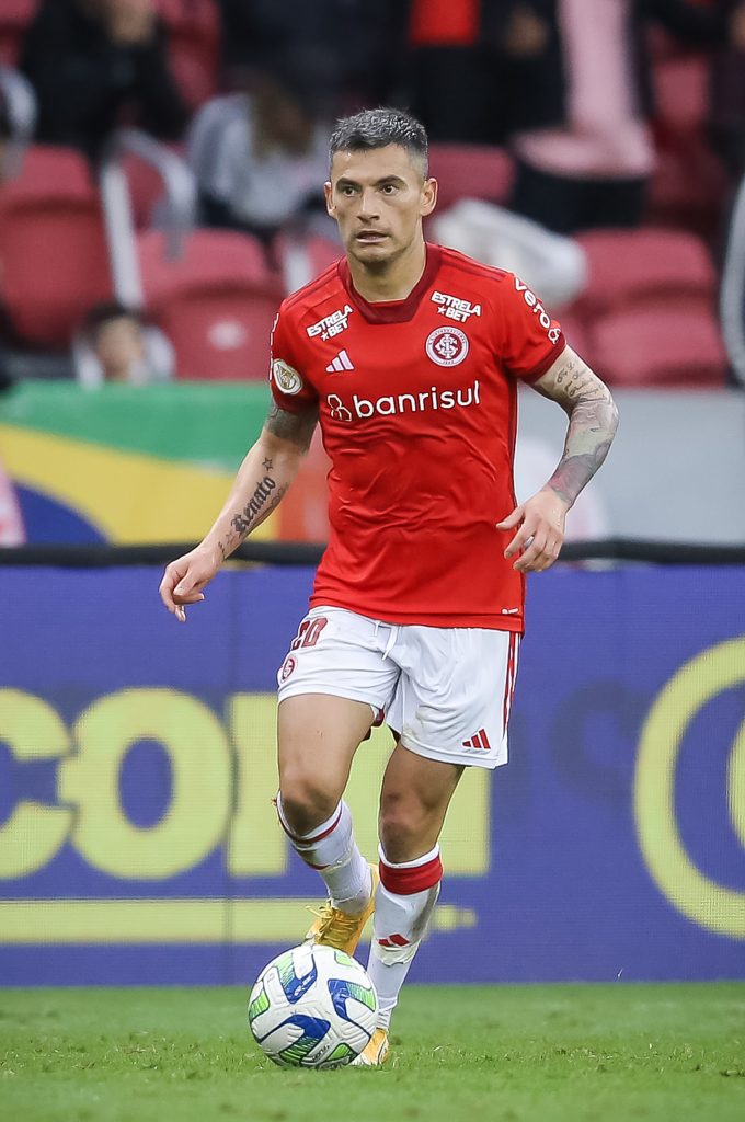 Aránguiz regresó en 2023 a Inter de Porto Alegre, tras estar ocho años en Bayer Leverkusen. Imagen: Getty.