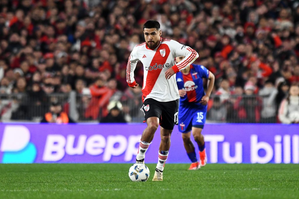 Paulo Díaz en acción por River Plate ante Tigre. (Rodrigo Valle/Getty Images).